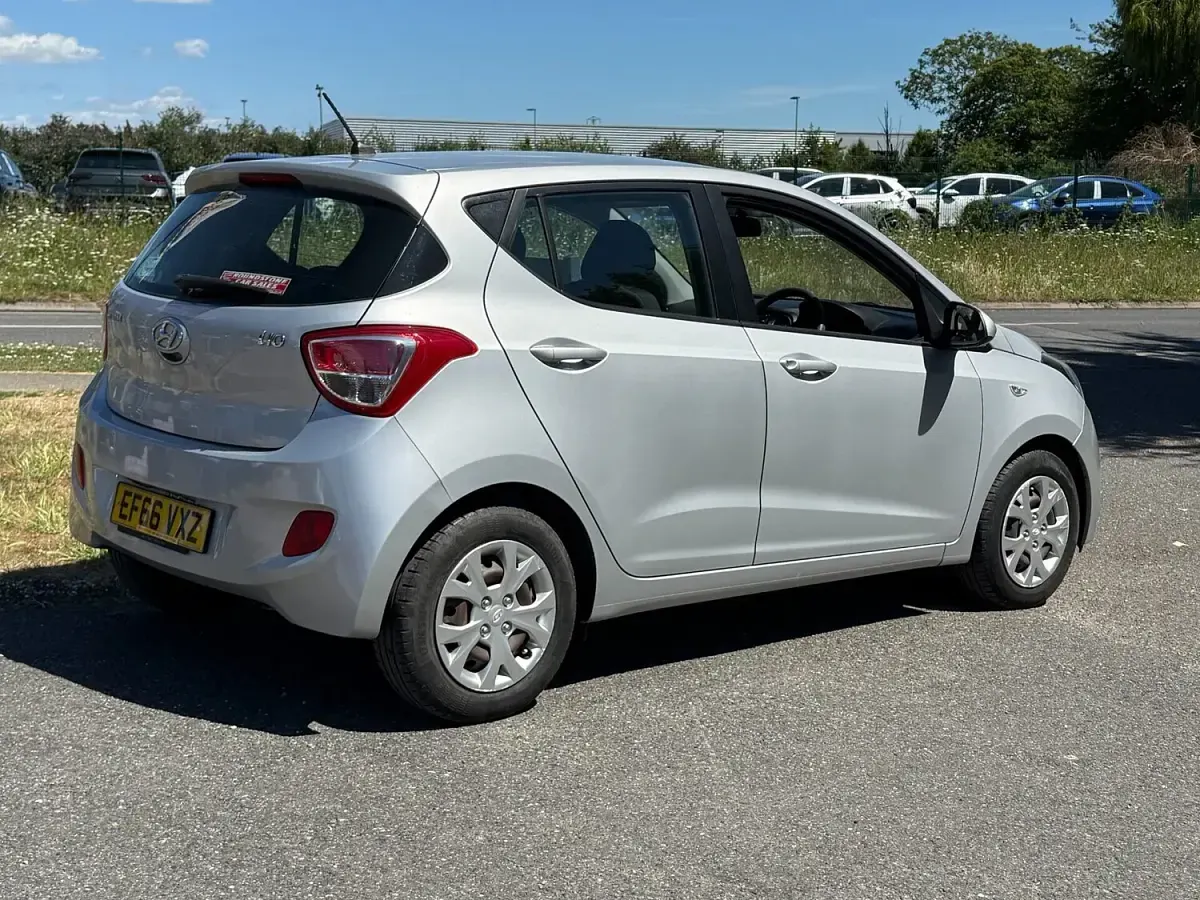 Used Hyundai i10 SE 87 HP (63 kW) 2016 Silver Hatchback