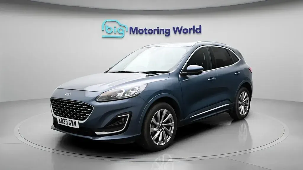 Usado Ford Kuga Vignale 190 HP (139 kW) 2023 Azul SUV