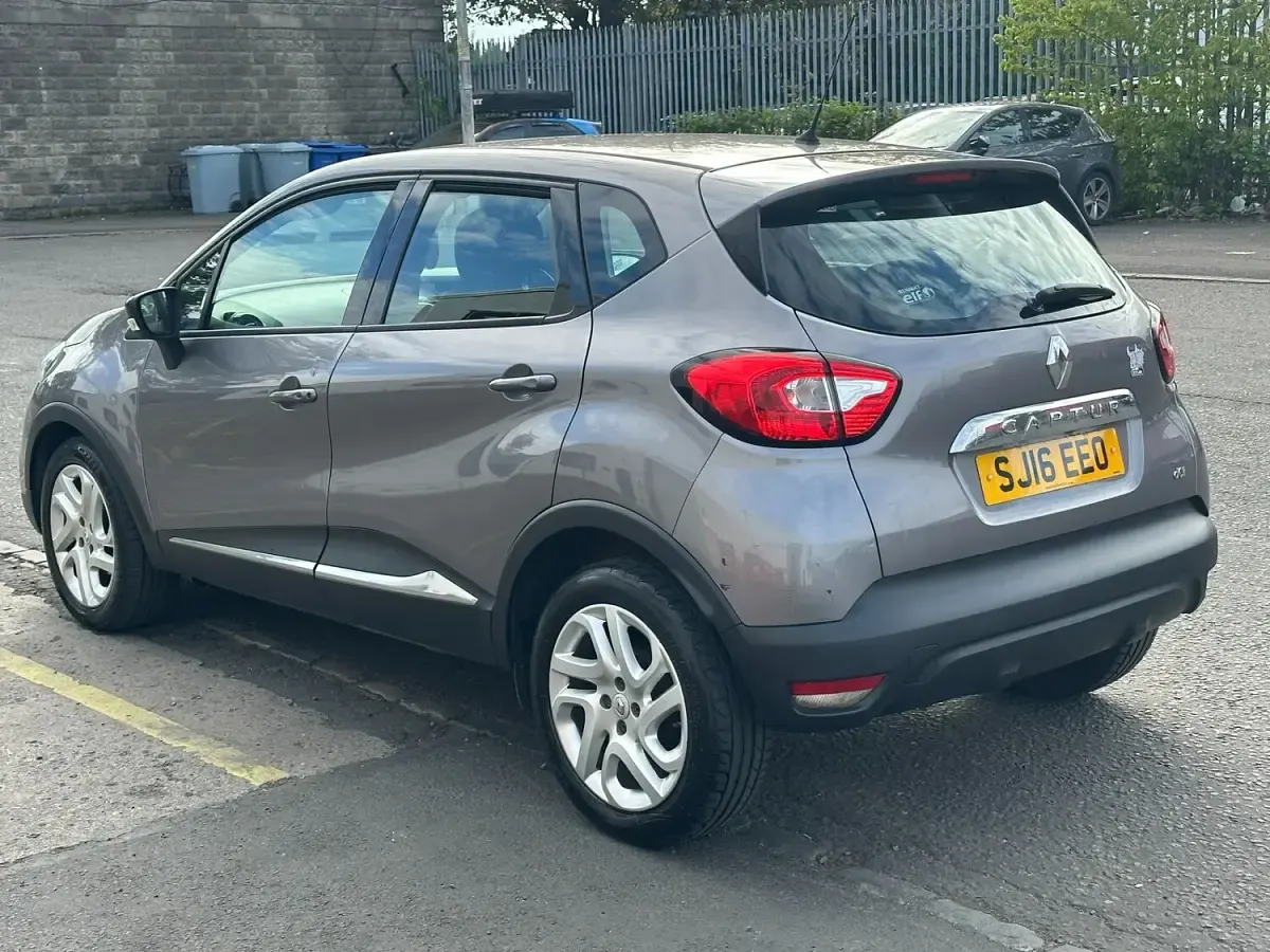 Used Renault Captur Dynamique 90 HP (66 kW) 2016 Grey SUV