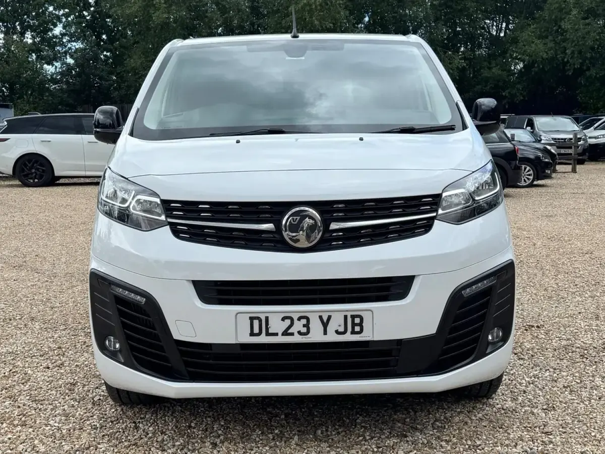 Used Vauxhall Vivaro 100 HP (73 kW) 2023 White MPV