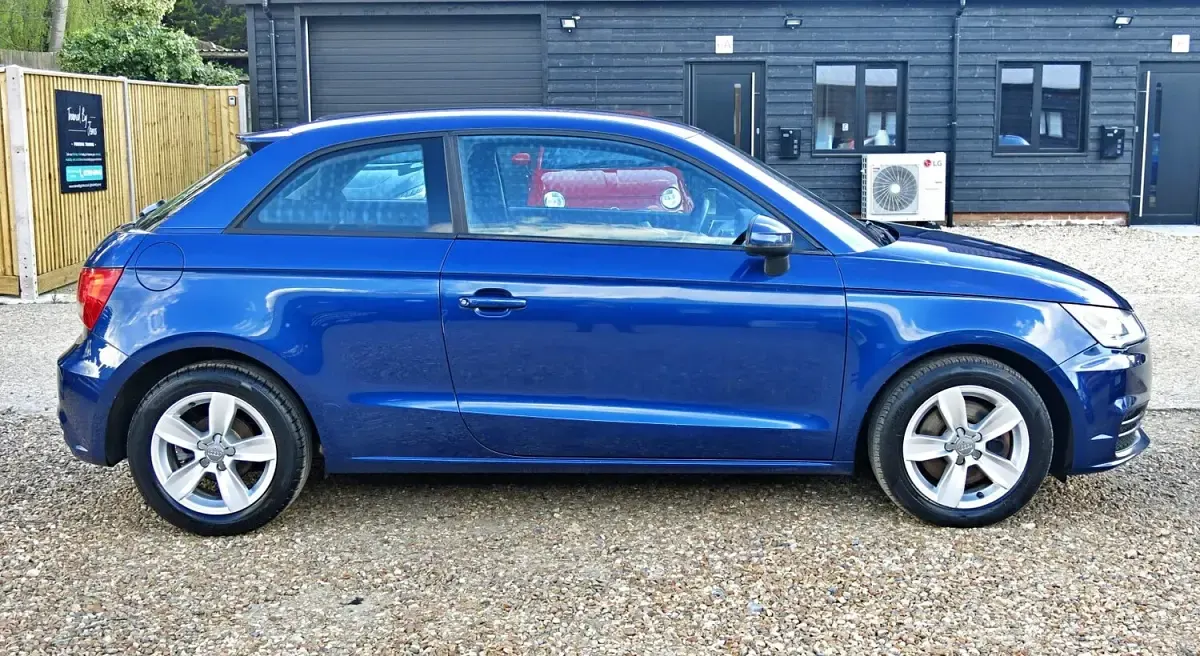 Used Audi A1 Basis 115 HP (84 kW) 2015 Blue Hatchback