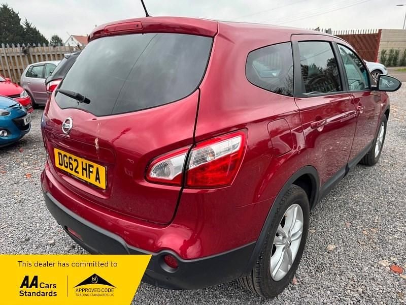 Used Nissan Qashqai +2 Acenta 117 HP (86 kW) 2012 Red SUV