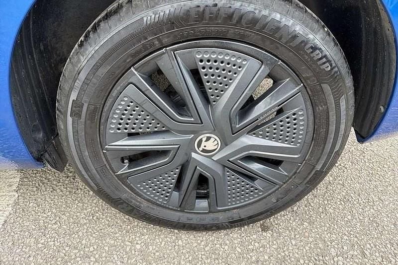 Used Skoda Fabia Colour Edition 79 HP (58 kW) 2023 Race blue metallic black body / magic pearl effect roof Hatchback