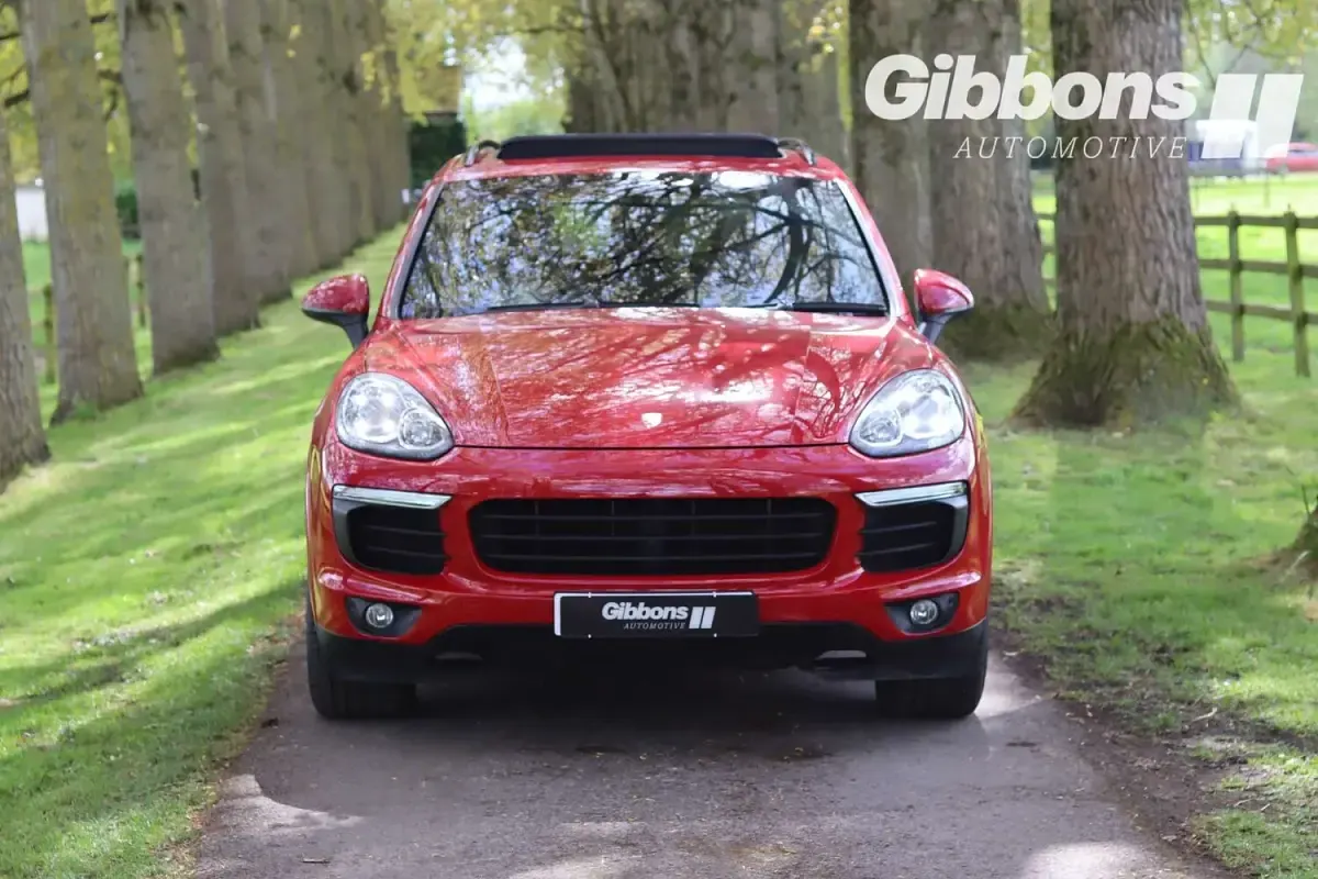 Used Porsche Cayenne 262 HP (192 kW) 2015 Red SUV