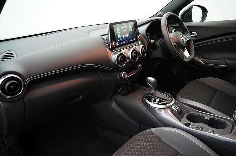 Used Nissan Juke N-Connecta 143 HP (105 kW) 2023 Red SUV