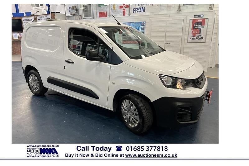 Used Peugeot Partner 100 HP (73 kW) 2020 White MPV