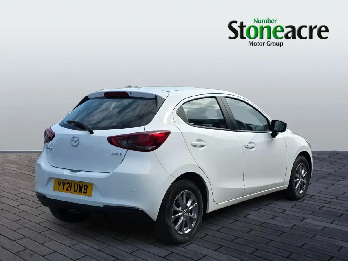 Begagnad Mazda 2 90 HK (66 kW) 2021 Vit Halvkombi