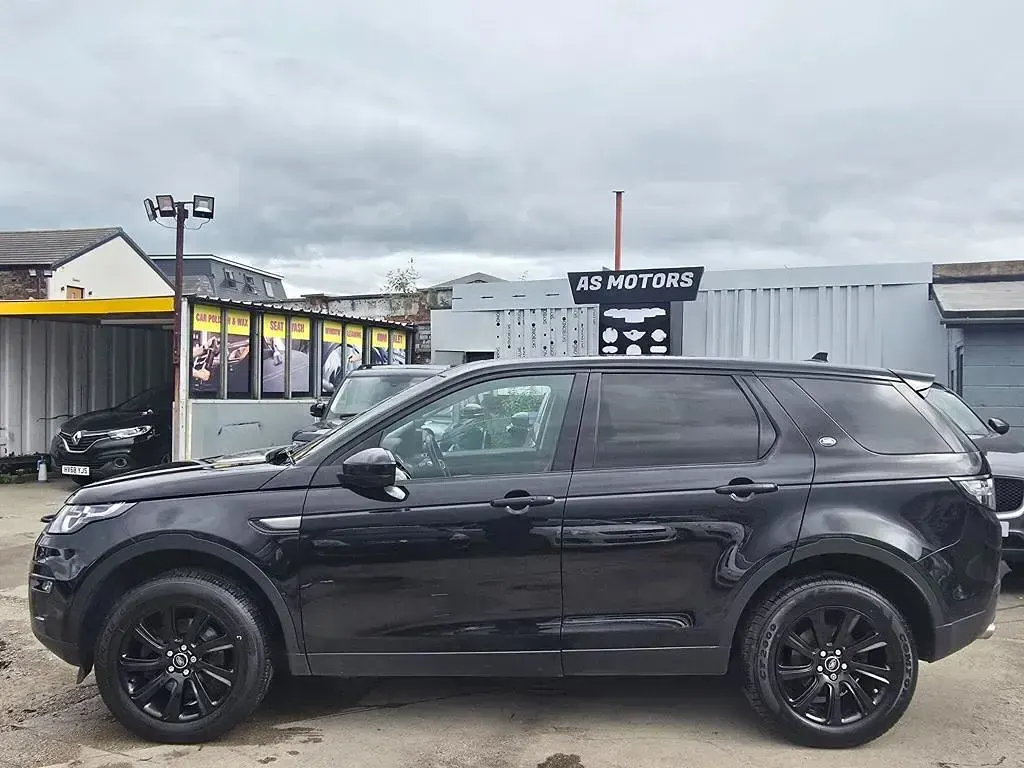 Used Land Rover Discovery Sport SE 180 HP (132 kW) 2016 Black SUV