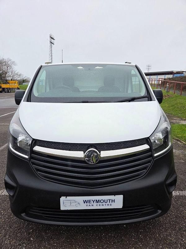 Used Vauxhall Vivaro S 95 HP (69 kW) 2017 White MPV