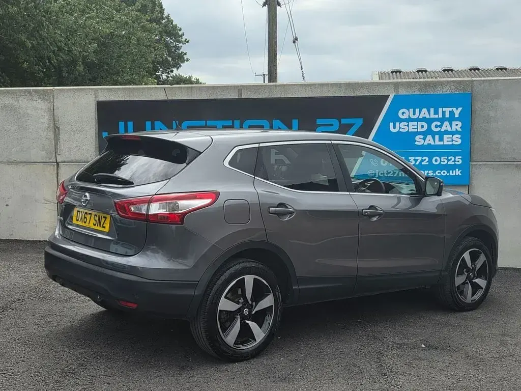 Used Nissan Qashqai N-Connecta 110 HP (80 kW) 2017 Grey SUV