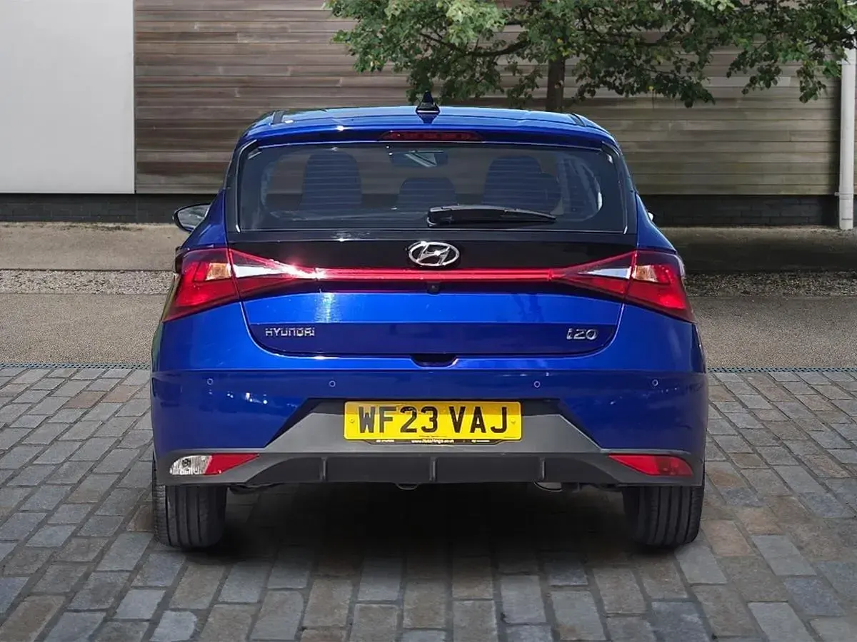 Używany Hyundai i20 SE 100 KM (73 kW) 2023 Niebieski Hatchback