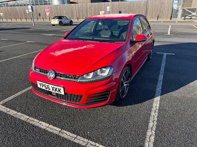 Begagnad VW Golf VII GTD 2016 Röd Halvkombi