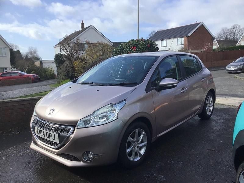 Used Peugeot 208 Active 2014 Pink Hatchback