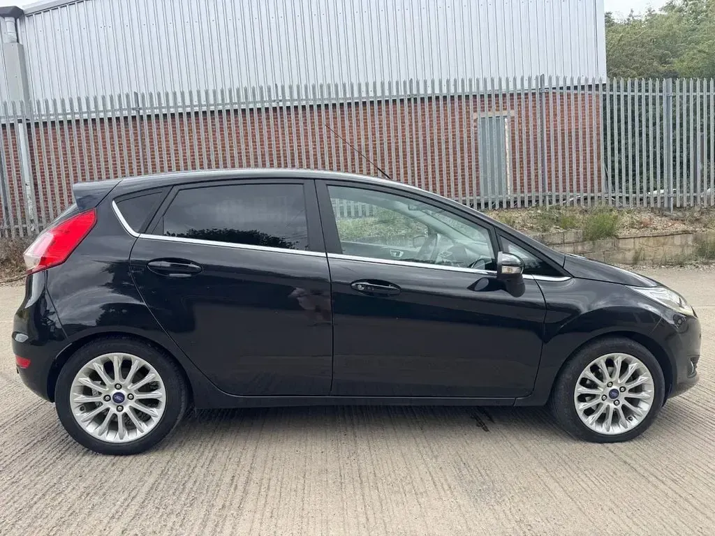Used Ford Fiesta Titanium X 95 HP (69 kW) 2014 Black Hatchback
