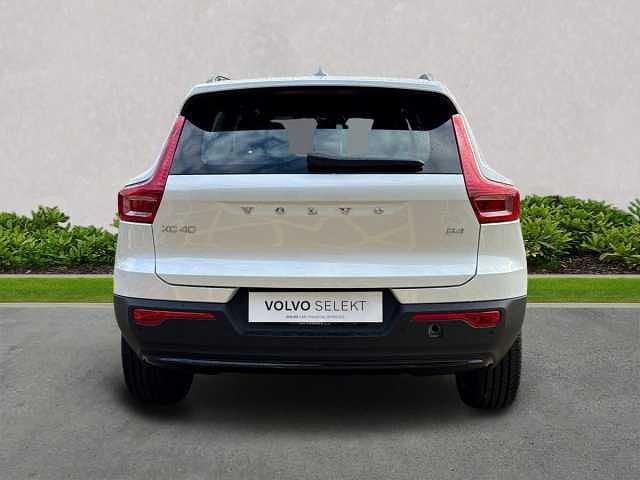 New Volvo XC40 Plus 197 HP (144 kW) 2025 SUV