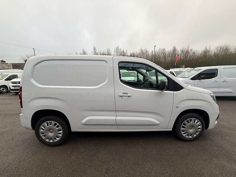 Used Vauxhall Combo S 100 HP (73 kW) 2023 White Van