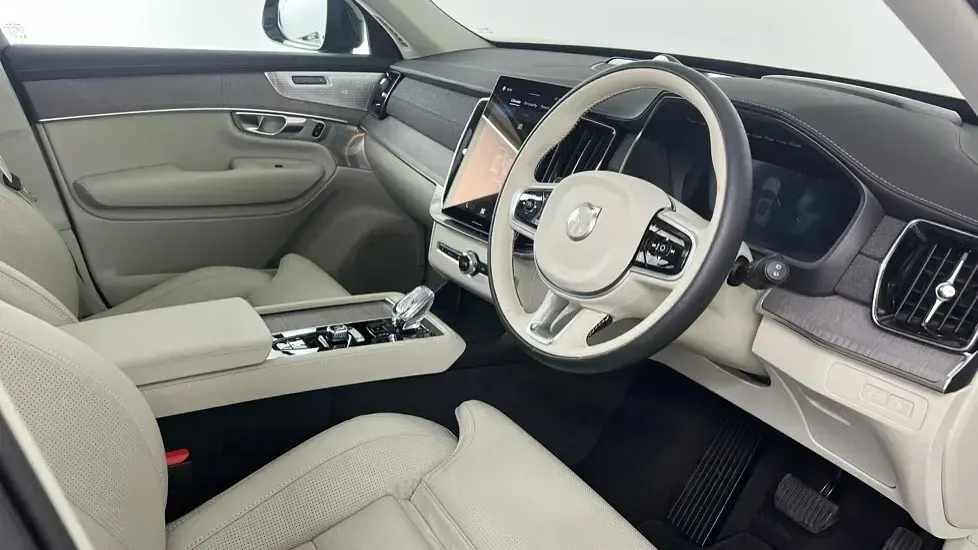Used Volvo XC90 Ultra 455 HP (334 kW) 2025 Black SUV