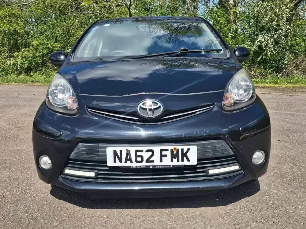 Usado Toyota Aygo 68 HP (50 kW) 2012 Preto Citadino