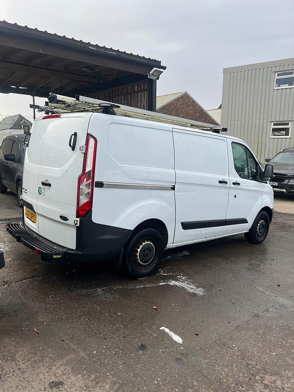 Used Ford Transit Custom 105 HP (77 kW) 2017 White Van