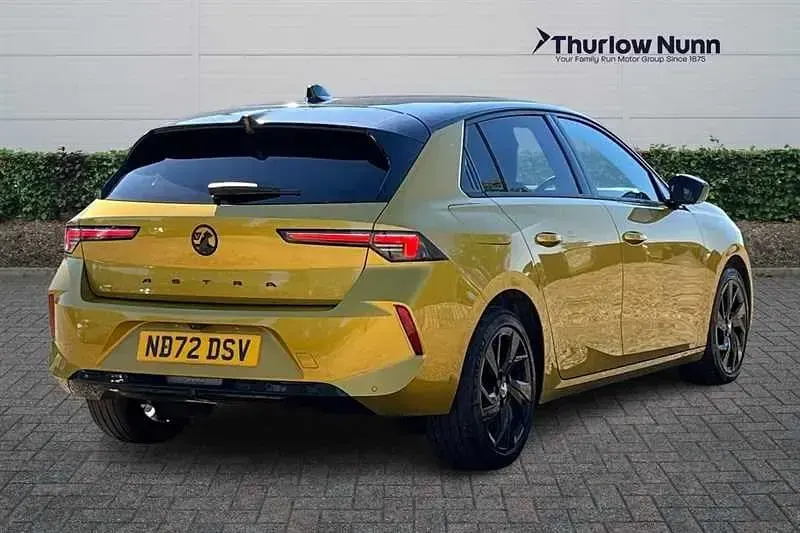 Second-hand Vauxhall Astra GS Line 130 CP (95 kW) 2022 Galben Hatchback
