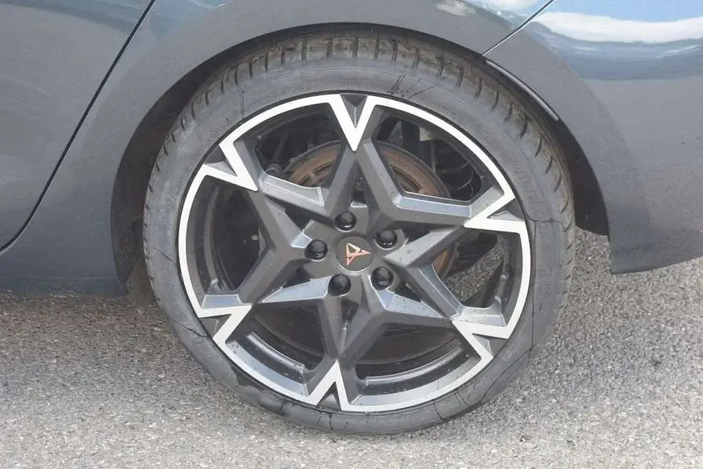 Used Cupra Leon 150 HP (110 kW) 2025 Grey Hatchback