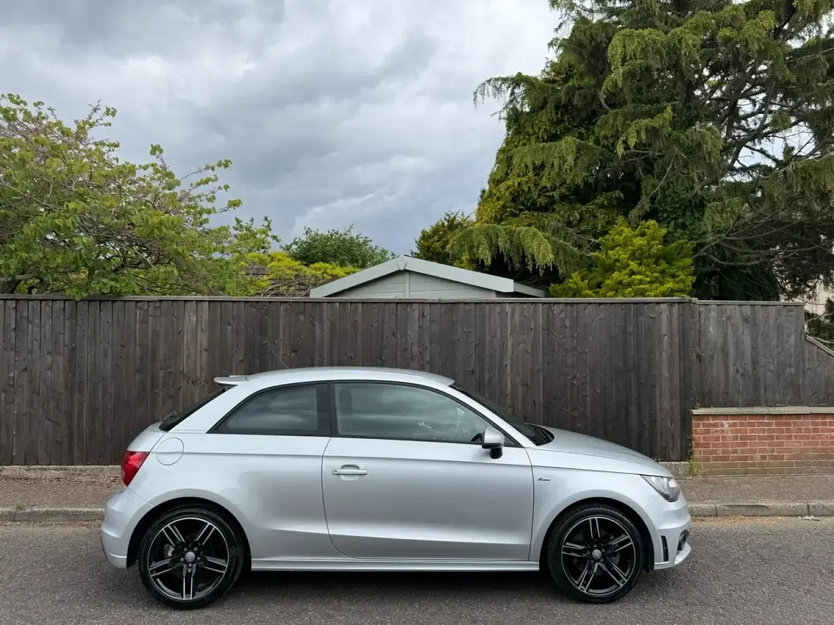 Used Audi A1 S-Line 122 HP (89 kW) 2012 Silver Hatchback