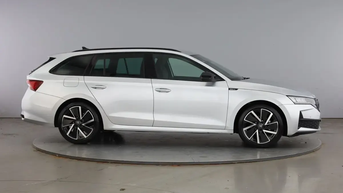Used Skoda Octavia SportLine 147 HP (108 kW) 2025 Brilliant silver metallic Estate
