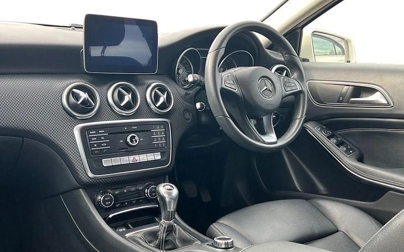 Used Mercedes A180 122 HP (89 kW) 2017 White Hatchback