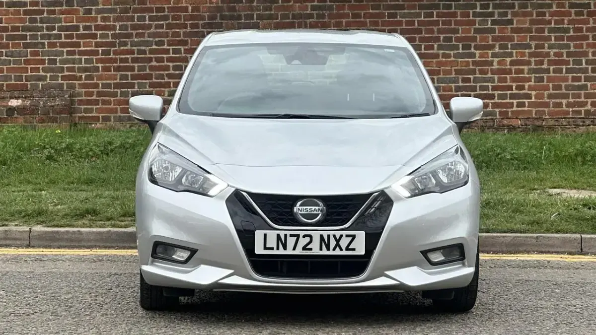 Używany Nissan Micra Acenta 91 KM (66 kW) 2022 Srebrny Hatchback