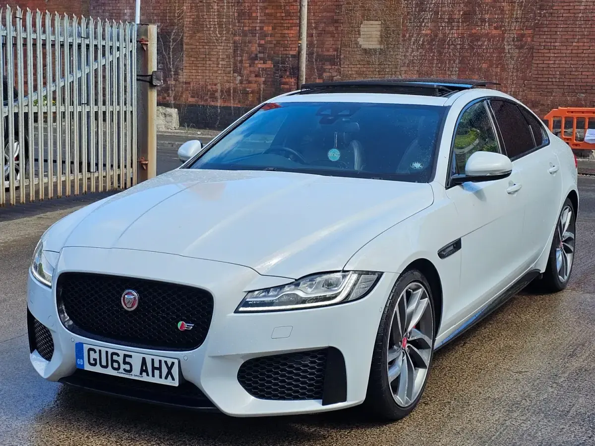 Używany Jaguar XF S 2015 Biały Sedan/Limuzyna