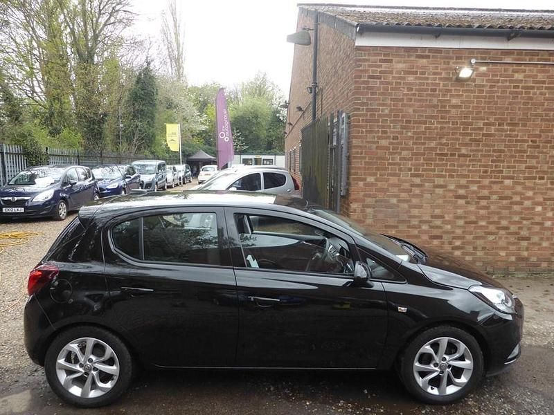 Second-hand Vauxhall Corsa 2017 Negru Hatchback