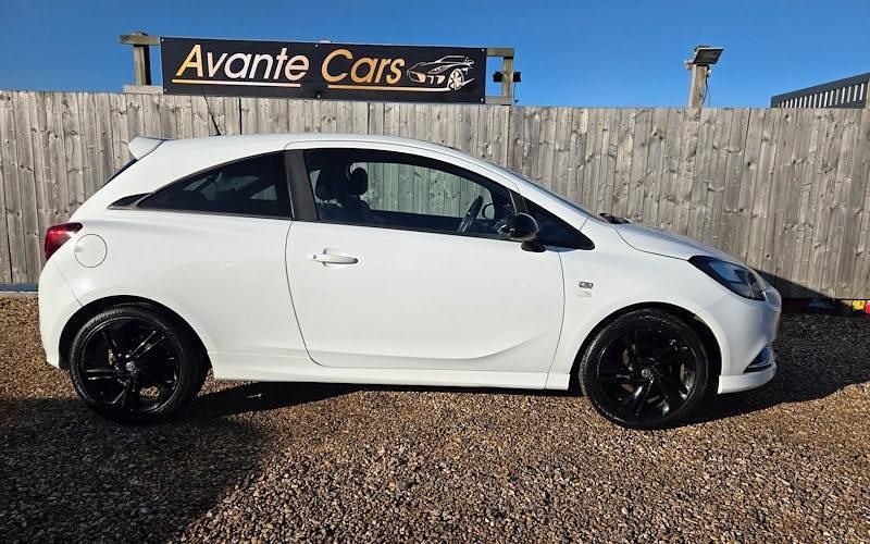 Used Vauxhall Corsa Edition 69 HP (50 kW) 2015 White Hatchback