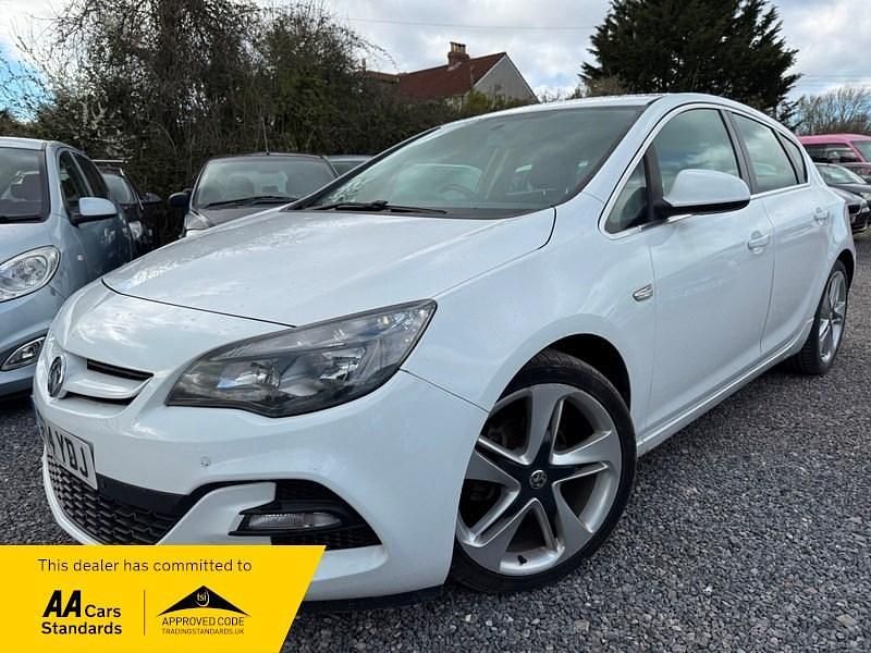 Used Vauxhall Astra Edition 2014 White Hatchback