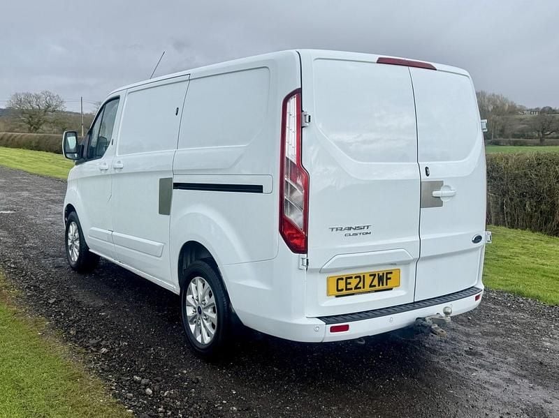 Used Ford Transit Custom Limited 130 HP (95 kW) 2021 White Van