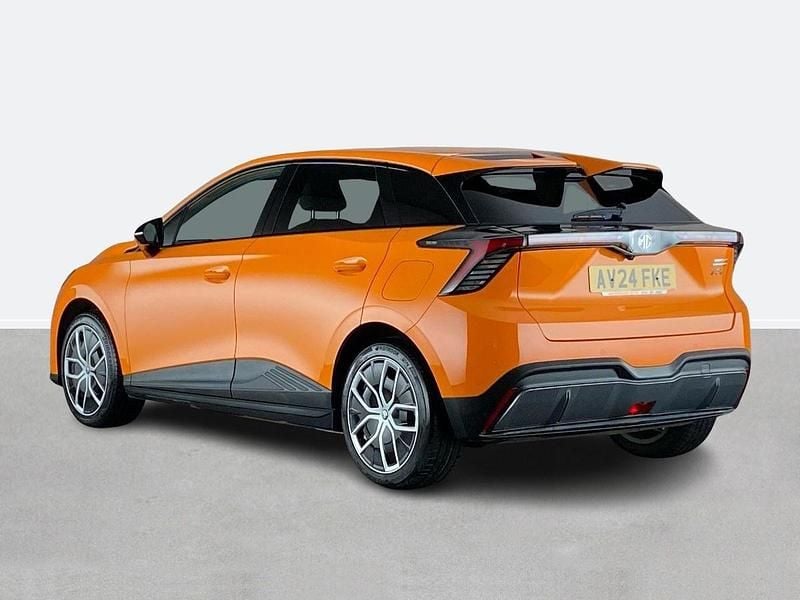 Begagnad MG MG4 EV Trophy 319 kW (435 HK) 2024 Orange Halvkombi
