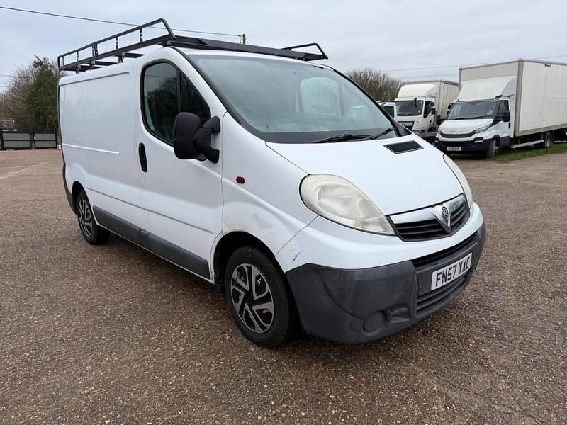 White Used 2007 Vauxhall Vivaro MPV | £2,795 (Fair price) - Image 1/4