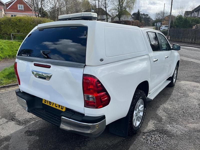 Begagnad Toyota HiLux 150 HK (110 kW) 2017 Vit Pickup