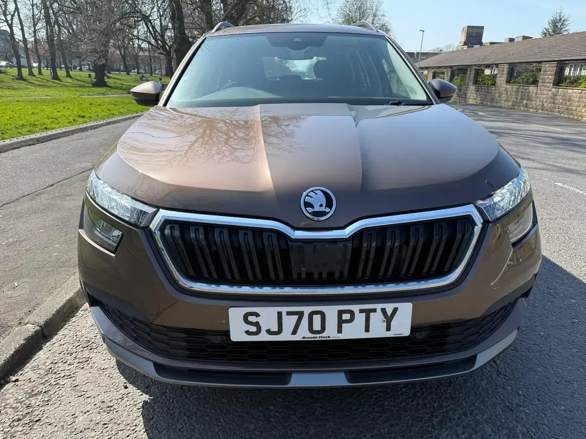 Usado Skoda Kamiq SE 115 HP (84 kW) 2020 Castanho SUV