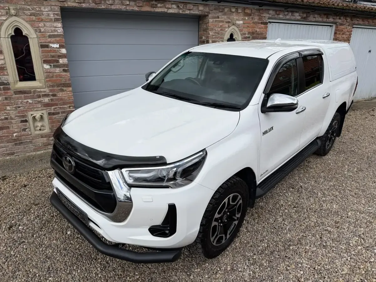 Usado Toyota HiLux 150 CV (110 kW) 2023 Blanco Pickup/Camioneta