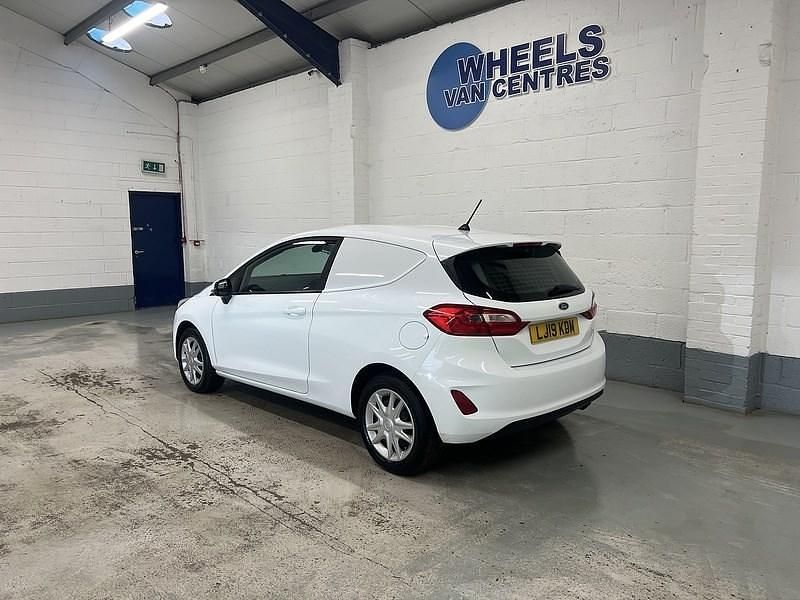Used Ford Fiesta S 85 HP (62 kW) 2019 White Hatchback