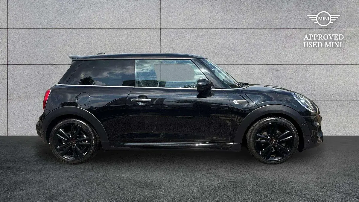 Usado Mini Cooper Hatch 134 CV (98 kW) 2019 Negro Utilitario