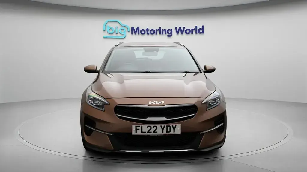 Usado Kia XCeed 118 HP (86 kW) 2022 Castanho SUV