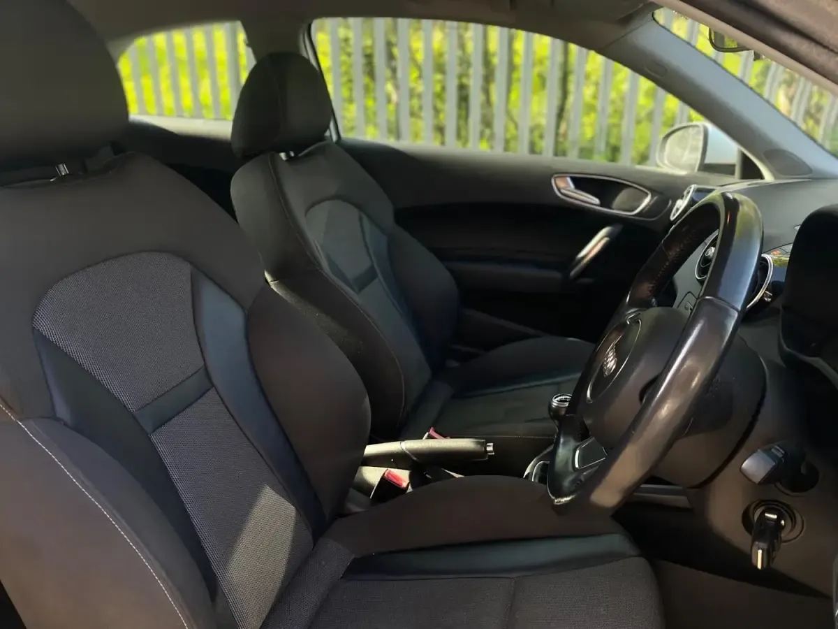 Begagnad Audi A1 Sport 2011 Silver Halvkombi