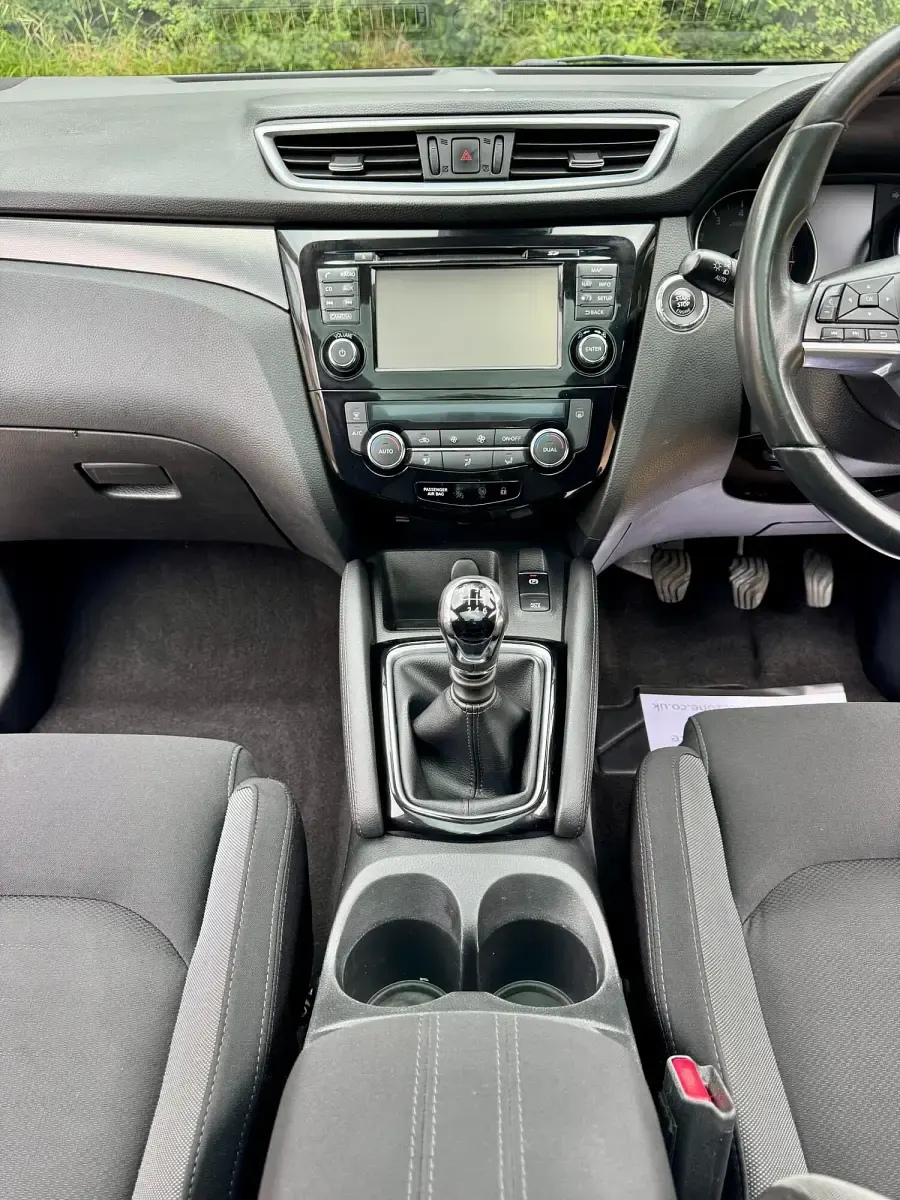 Used Nissan Qashqai N-Connecta 115 HP (84 kW) 2018 Grey SUV