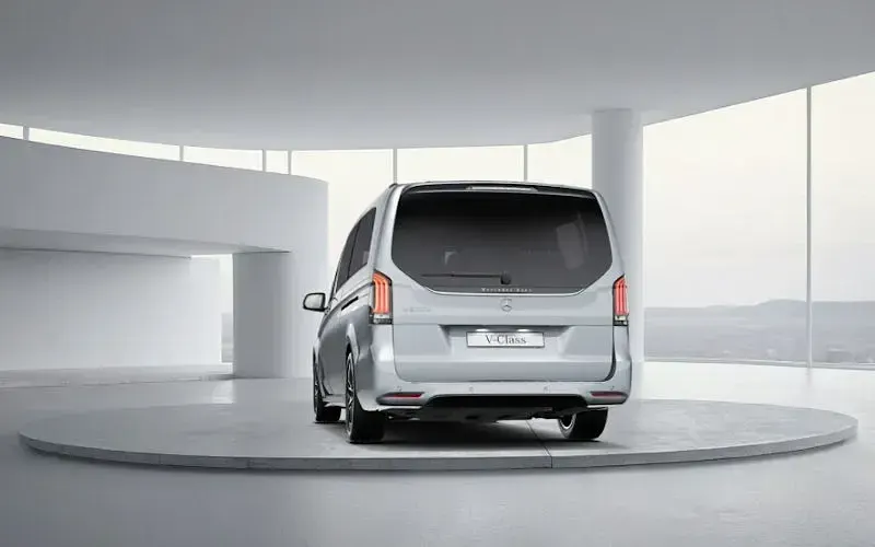 New Mercedes V300 Premium 237 HP (174 kW) 2025 MPV