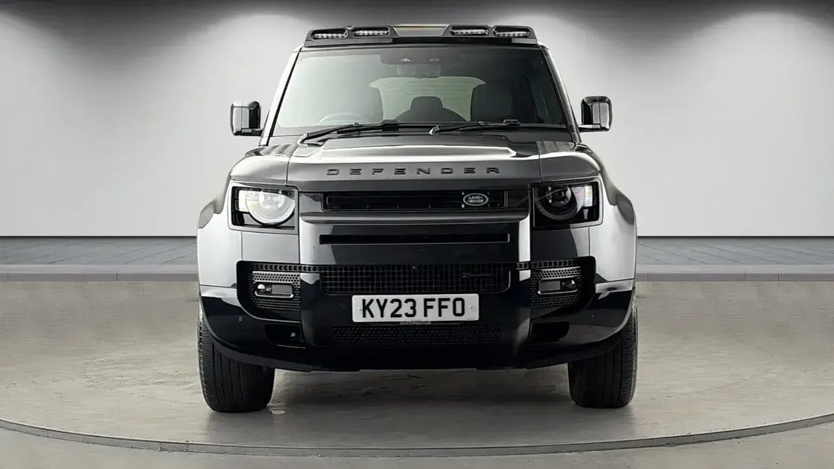 Used Land Rover Defender HSE Dynamic 250 HP (183 kW) 2023 Carpathian grey SUV