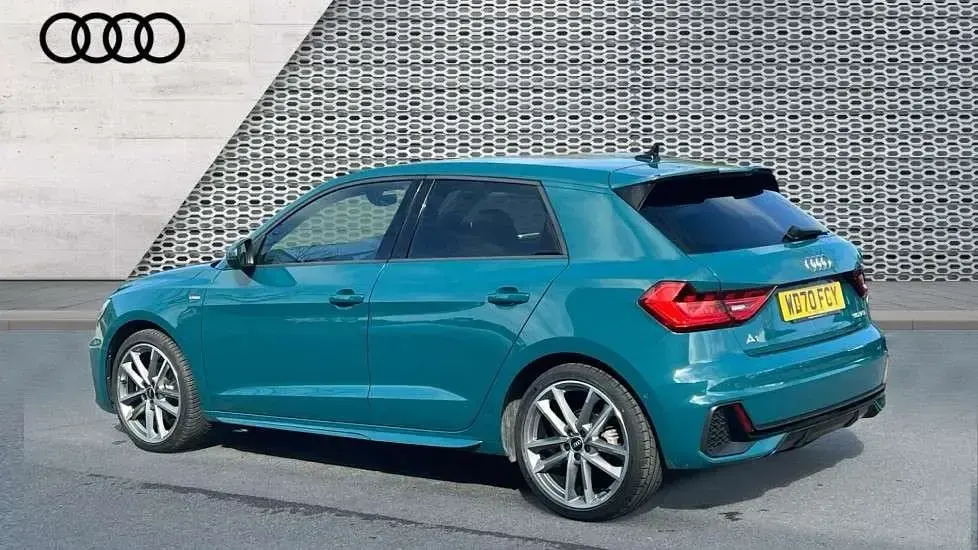 Usado Audi A1 Advanced 110 HP (80 kW) 2021 Verde SUV
