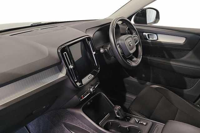 Used Volvo XC40 Momentum 150 HP (110 kW) 2019 Black SUV