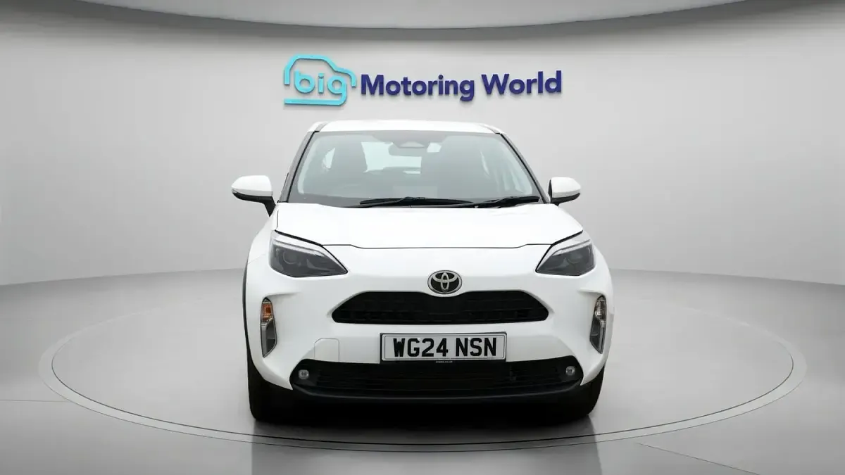 Used Toyota Yaris 91 HP (66 kW) 2024 White Hatchback