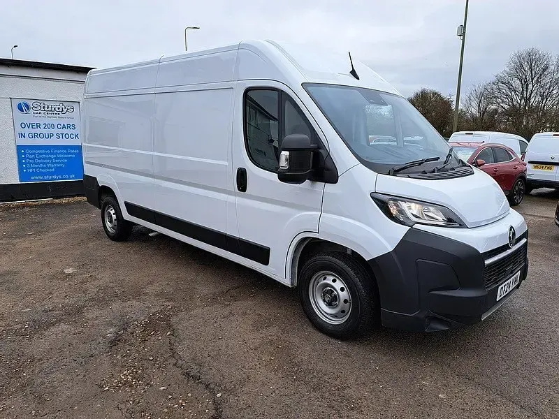 Begagnad Vauxhall Movano 138 HK (101 kW) 2024 Vit